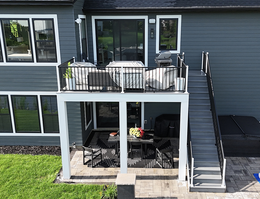 TREX Select Decking & Westbury Aluminum Railing - Custom deck built by Dream Decks in Twin Cities, Minnesota