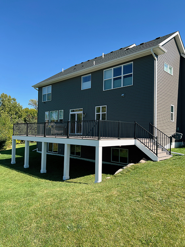 Trex Transcend & Westbury Aluminum Railing - Custom deck built by Dream Decks in Twin Cities, Minnesota