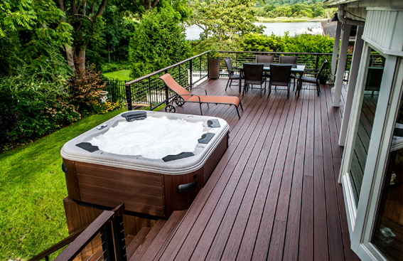 Elevated hot tub platform
